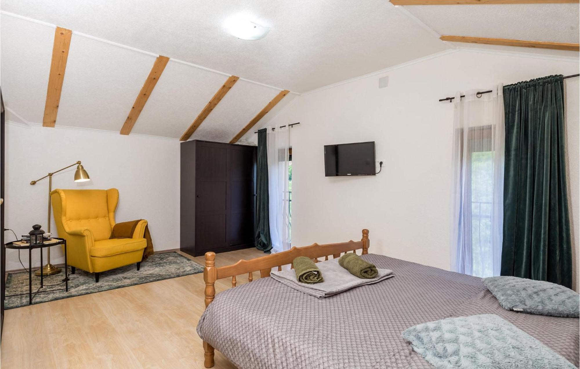 Amazing Home In Vrzici With Jacuzzi Экстерьер фото